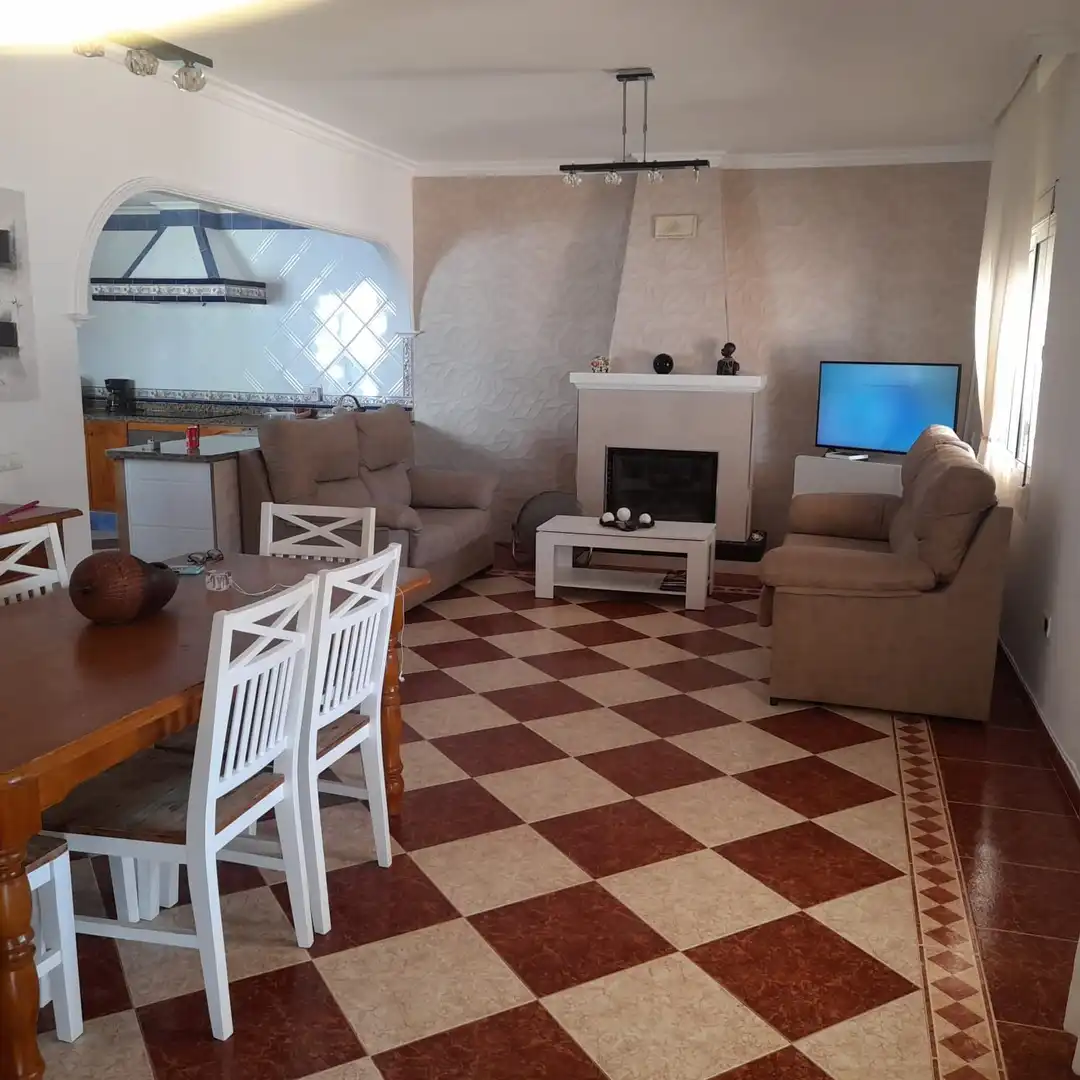 Sala d'estar de Casa o xalet de lloguer en Algeciras amb Terrassa, Traster i Piscina