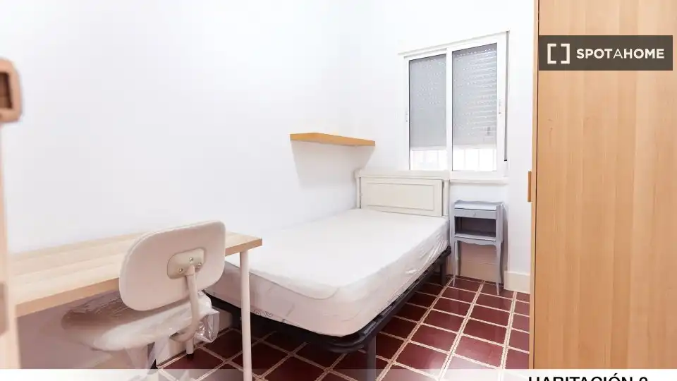 Dormitori de Pis de lloguer en Sevilla amb Aire condicionat, Calefacció i Moblat