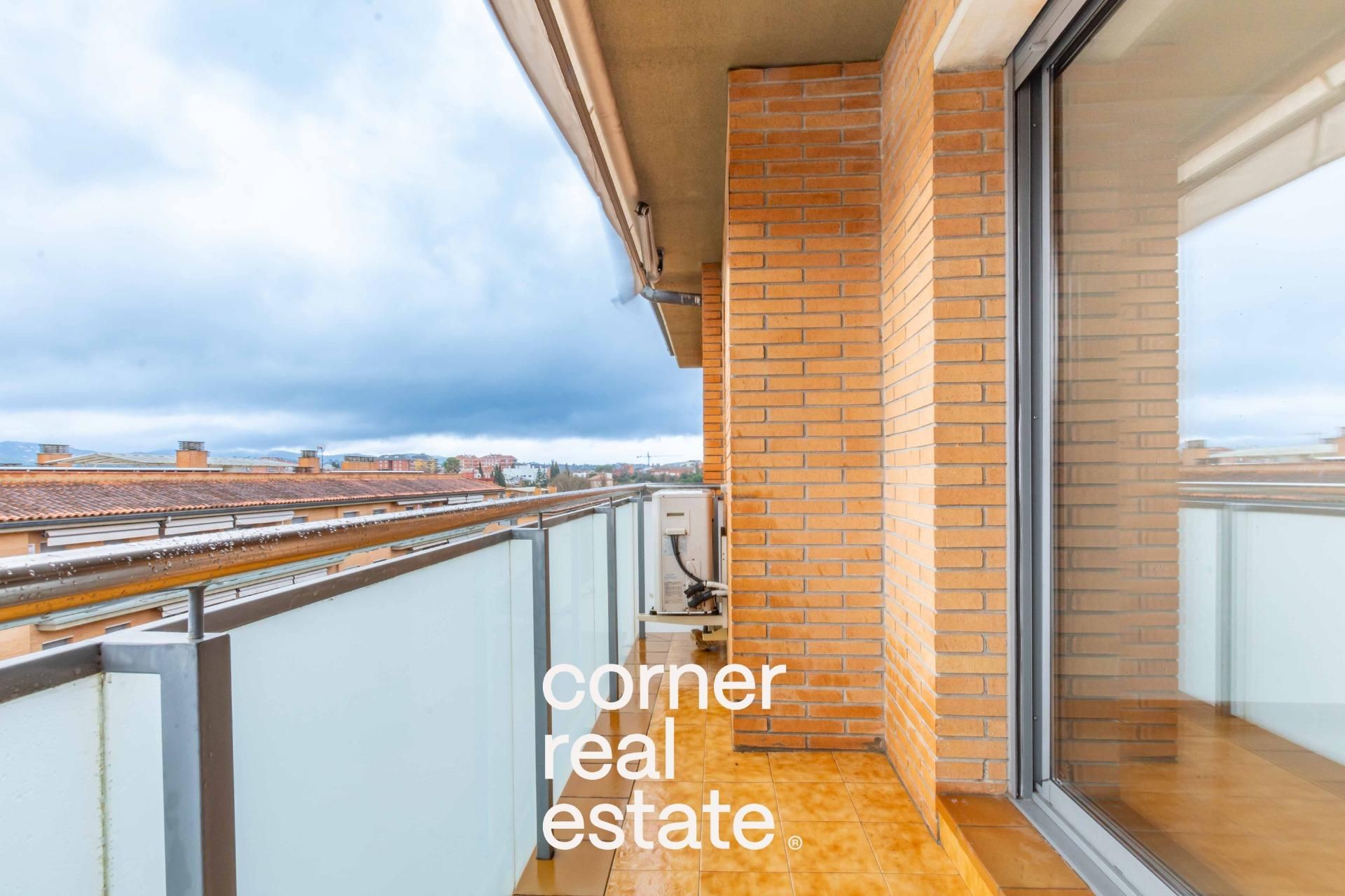 Exterior view of Attic for sale in Sant Cugat del Vallès  with Air Conditioner, Heating and Parquet flooring