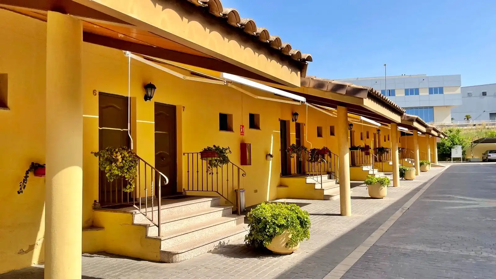 Vista exterior de Local en venda en L'Olleria amb Aire condicionat