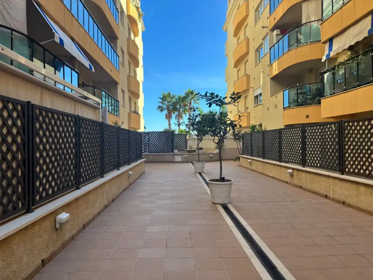 Terrasse von Dachboden zur Miete in Estepona mit Klimaanlage und Balkon
