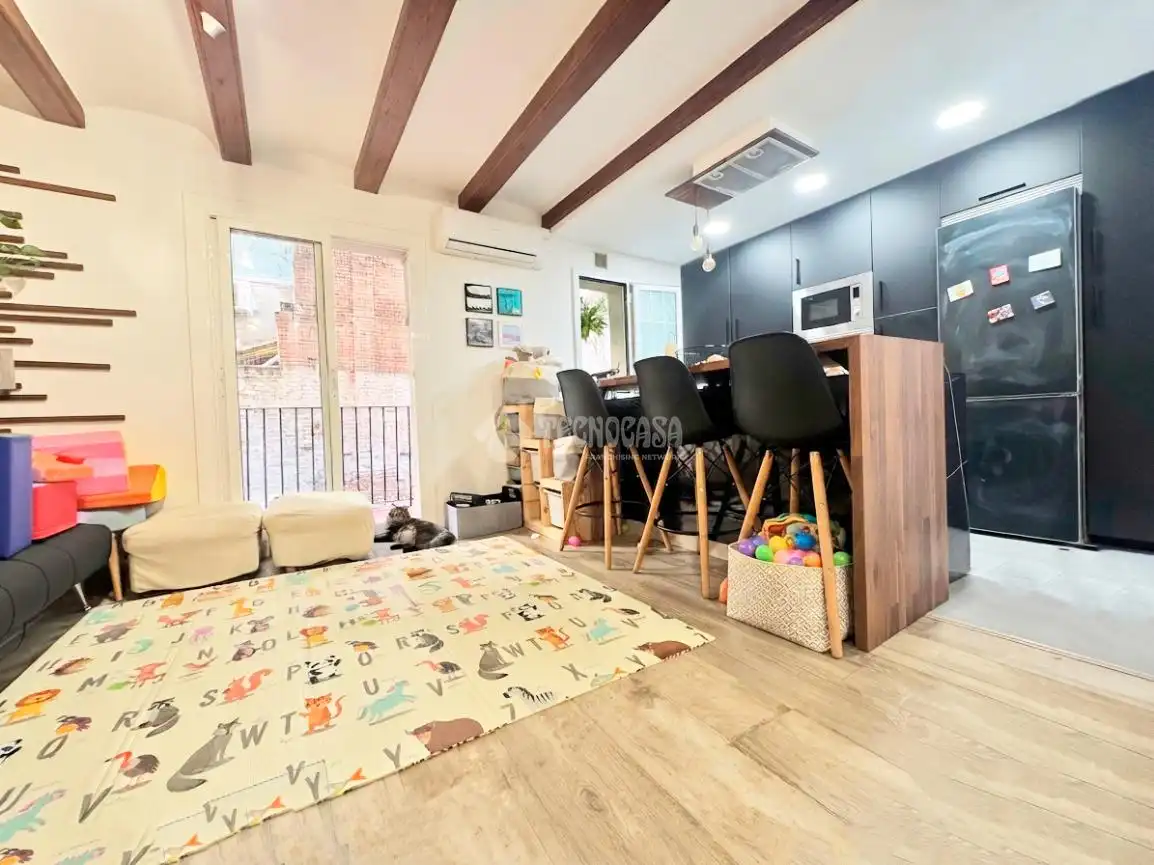 Vista exterior de Piso en venta en Barcelona con Aire acondicionado y Balcón