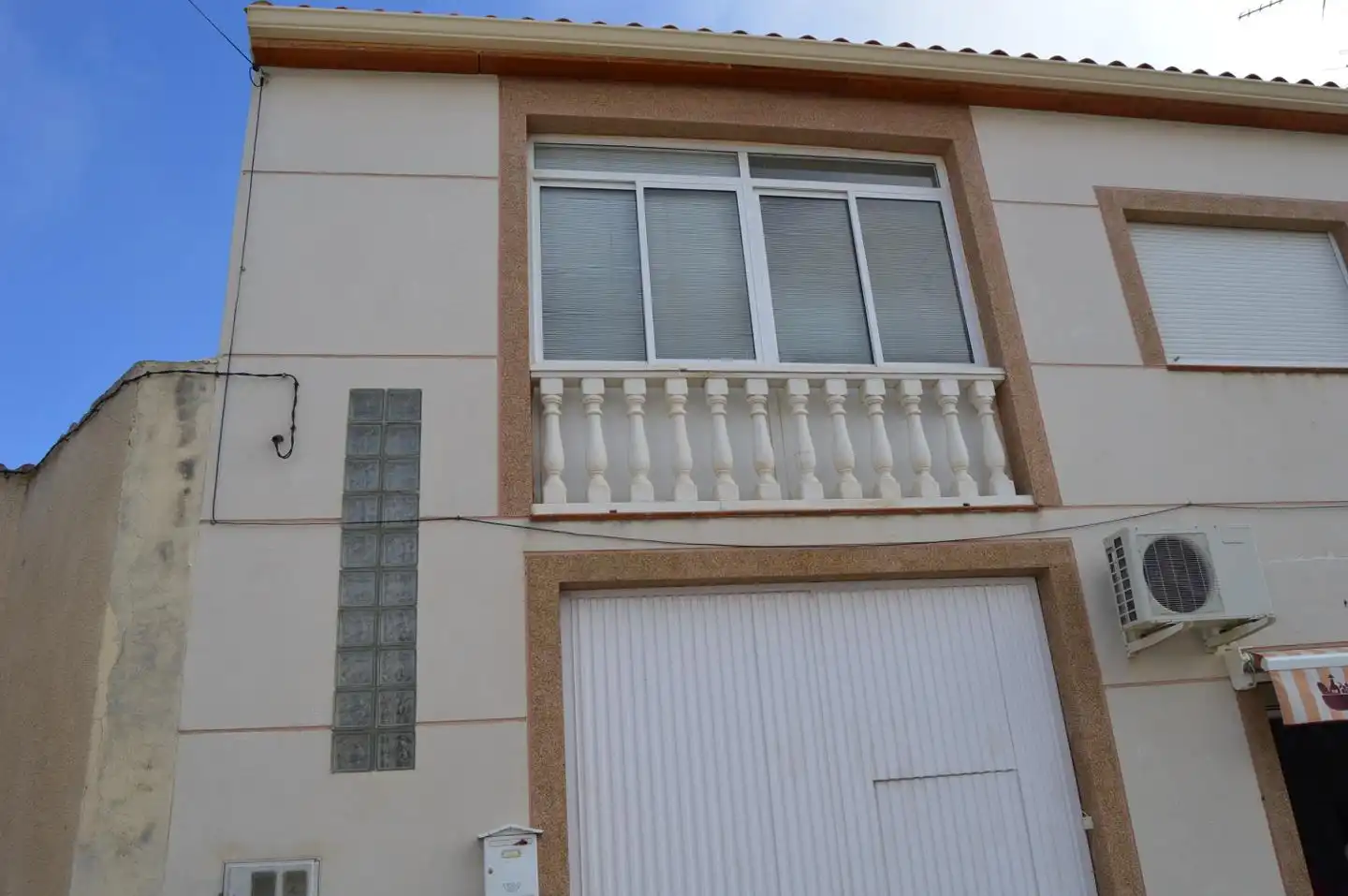 Vista exterior de Casa o xalet en venda en Torrubia del Campo amb Calefacció, Traster i Moblat
