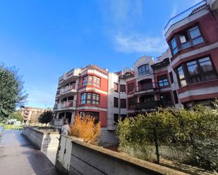 Vista exterior de Pis en venda en Llanes amb Calefacció, Jardí privat i Terrassa