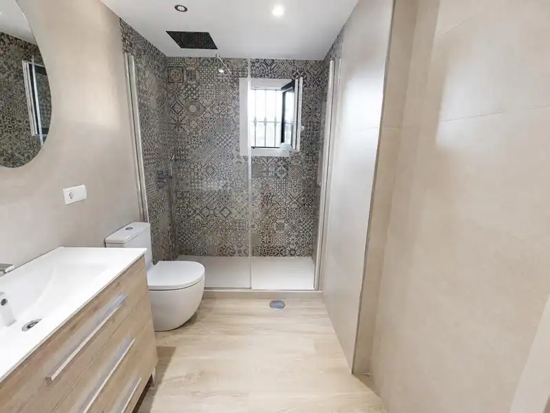 Bathroom of Flat for sale in Estepona  with Air Conditioner, Heating and Private garden