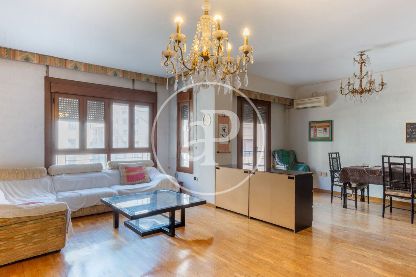 Sala d'estar de Pis en venda en  Valencia Capital amb Calefacció, Traster i Balcó