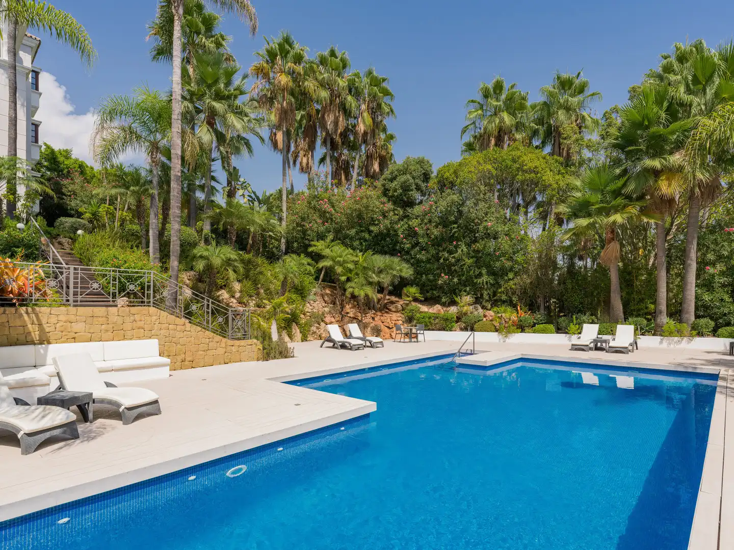 Piscina de Apartament en venda en Marbella amb Aire condicionat, Calefacció i Terrassa