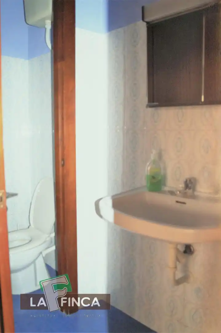 Badezimmer von Büro zum Verkauf in Oviedo 