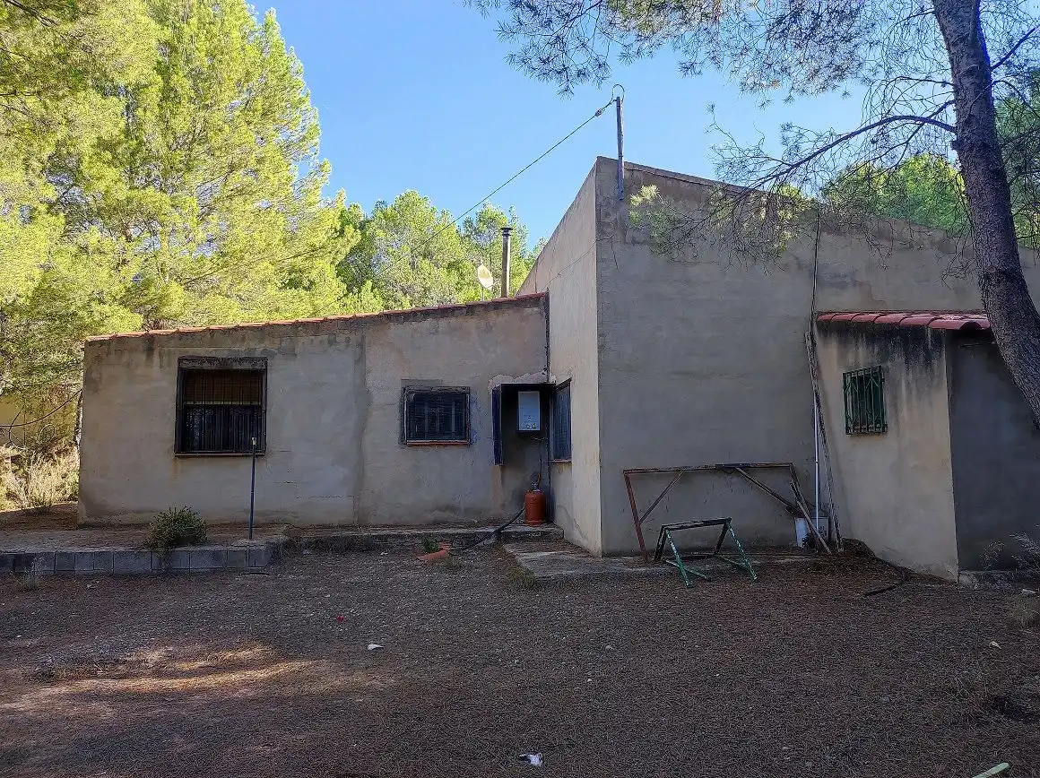 Vista exterior de Finca rústica en venda en Tobarra amb Jardí privat, Terrassa i Traster