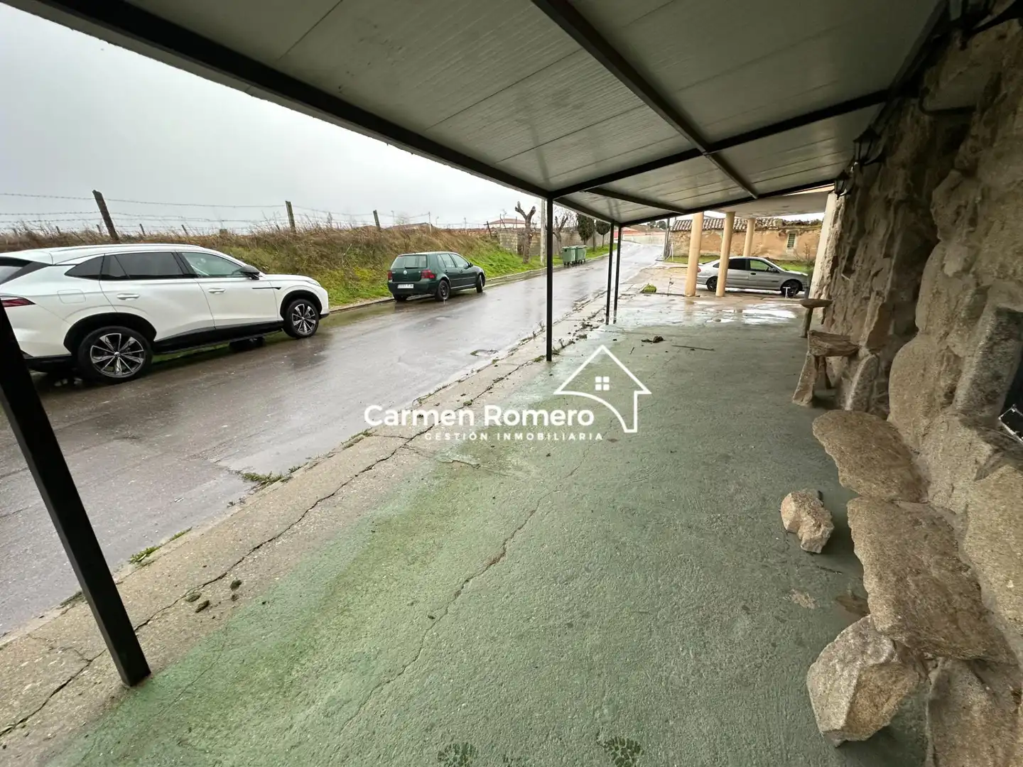 Parkplatz von Geschaftsraum zum Verkauf in Florida de Liébana mit Klimaanlage und Möbliert