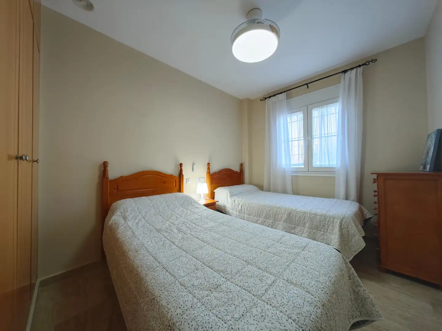 Habitación de Apartamento en venta en Chiclana de la Frontera con Jardín privado, Terraza y Amueblado
