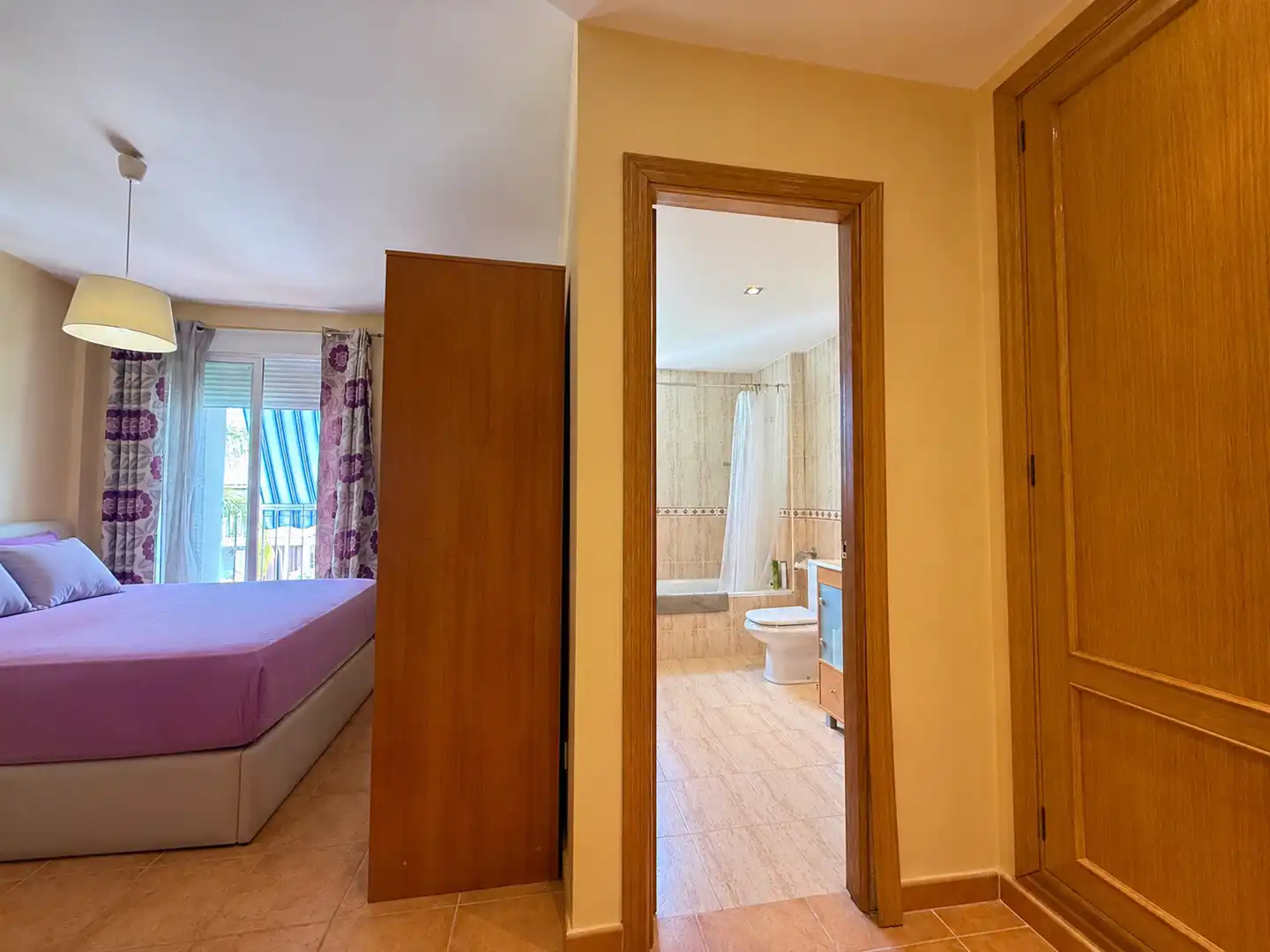 Schlafzimmer von Einfamilien-Reihenhaus zum Verkauf in San Antonio de Benagéber mit Klimaanlage, Heizung und Privatgarten