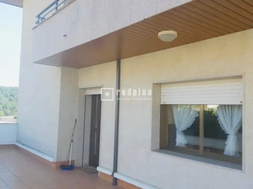 Vista exterior de Pis en venda en Viana do Bolo