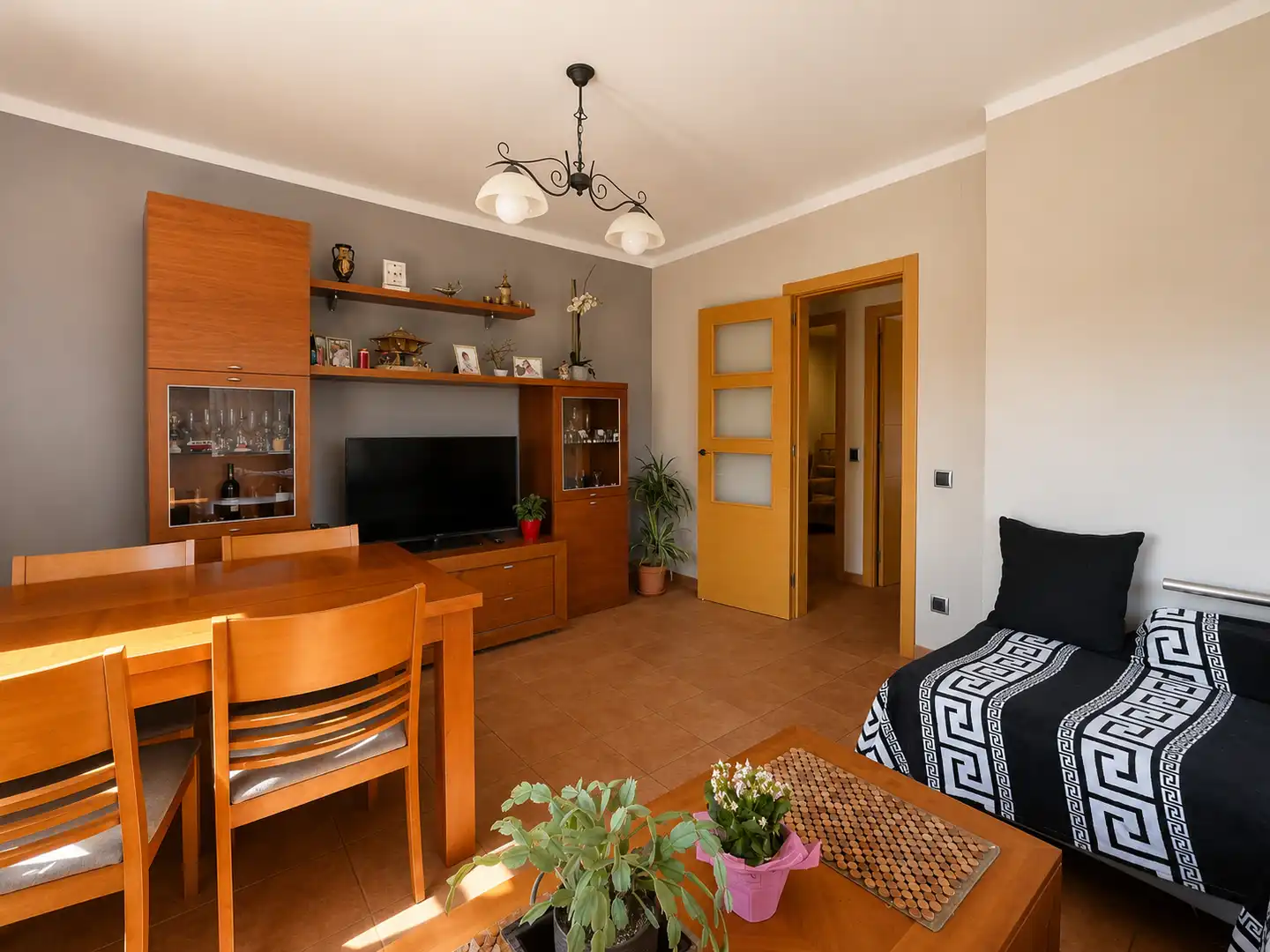 Sala de estar de Casa o chalet en venta en Palau-solità i Plegamans con Aire acondicionado, Calefacción y Jardín privado