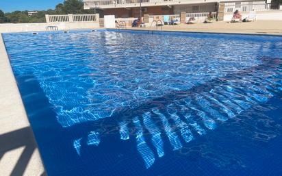 Schwimmbecken von Wohnungen zum verkauf in Salou mit Klimaanlage und Terrasse