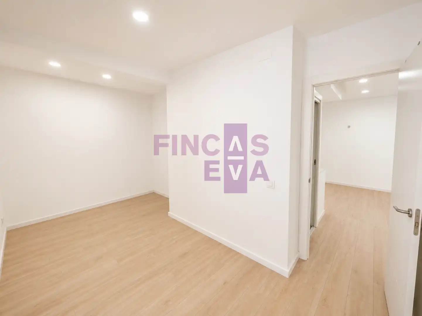 Flat for sale in Barcelona  with Parquet flooring