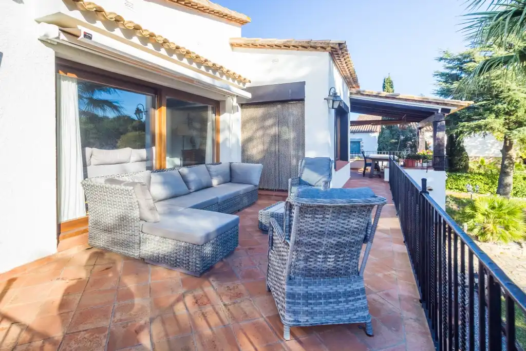 Terrasse von Haus oder Chalet zum Verkauf in Castell d'Aro, Platja d'Aro i s'Agaró mit Klimaanlage, Heizung und Privatgarten
