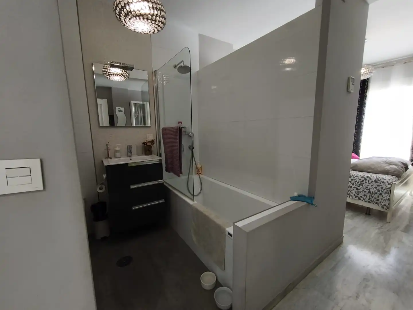 Bathroom of Houses for sale in Gines  with Air Conditioner, Private garden and Terrace
