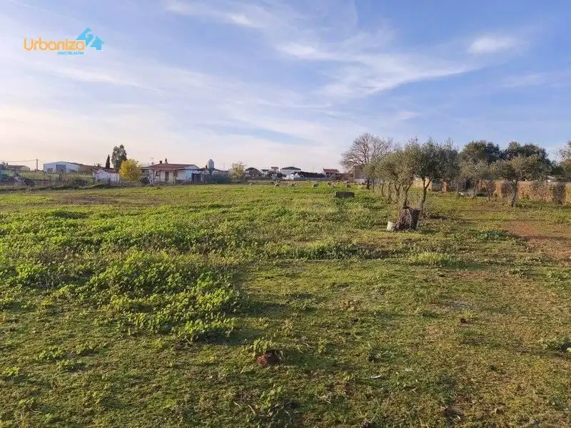 Country house zum Verkauf in Villanueva del Fresno mit Klimaanlage und Alarm
