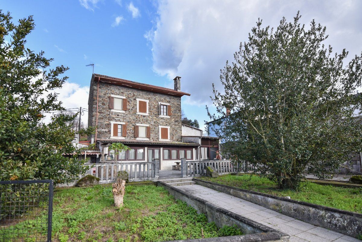 Vista exterior de Casa o xalet en venda en Paderne amb Jardí privat