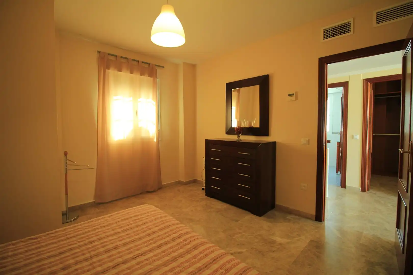 Habitación de Ático de alquiler en Badajoz con Aire acondicionado, Calefacción y Trastero