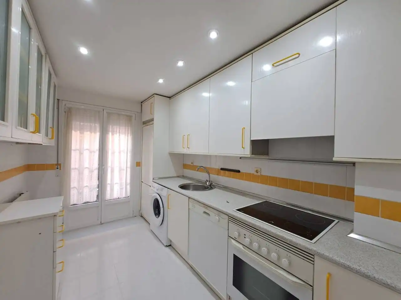 Flat with terrace for sale in Calle Fernán González, imagen 4