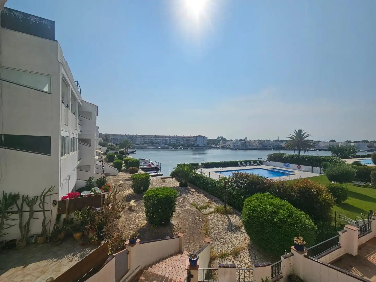 Vista exterior de Apartamento en venta en Empuriabrava con Aire acondicionado, Calefacción y Jardín privado
