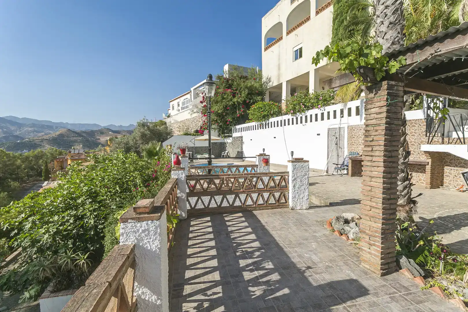 Vista exterior de Casa o chalet en venta en Almuñécar con Aire acondicionado y Piscina