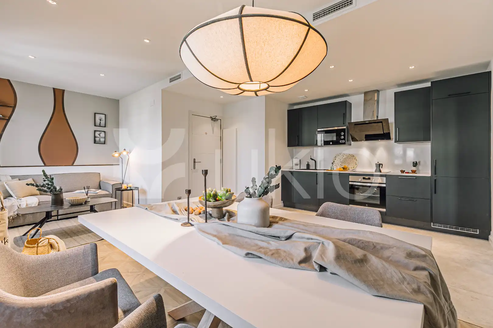 Comedor de Apartamento de alquiler en Barcelona con Aire acondicionado, Calefacción y Amueblado