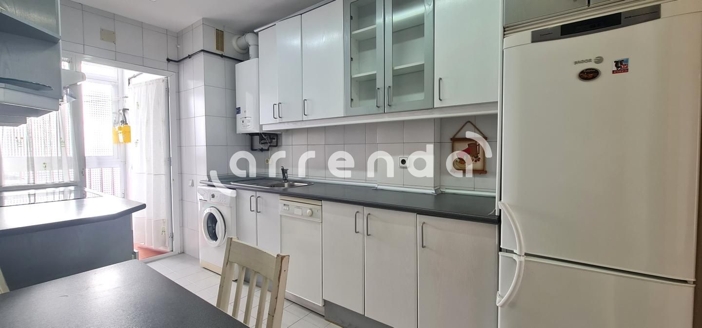 Cuina de Pis de lloguer en  Madrid Capital amb Terrassa i Moblat