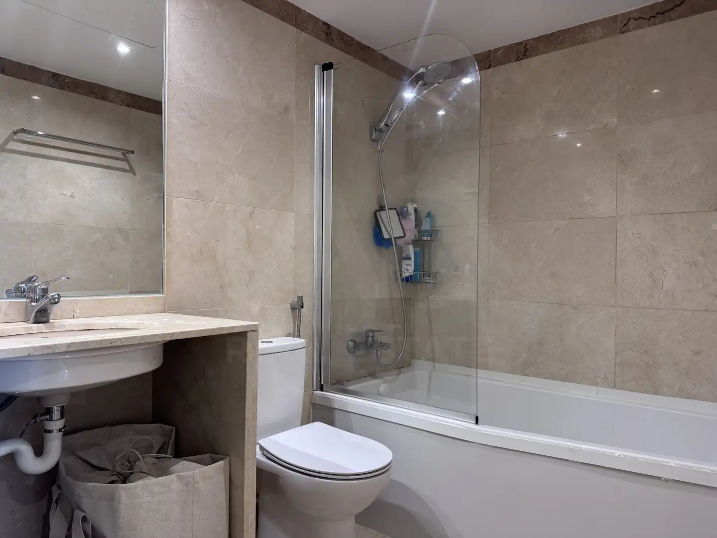 Bathroom of Flat for rent in Barcelona