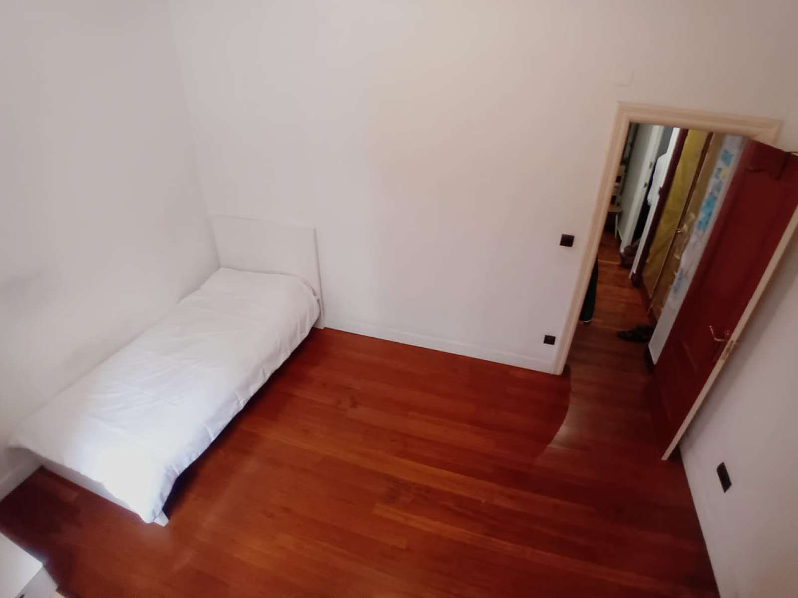 Bedroom of Flat for share in Bilbao   with Air Conditioner, Terrace and Furnished