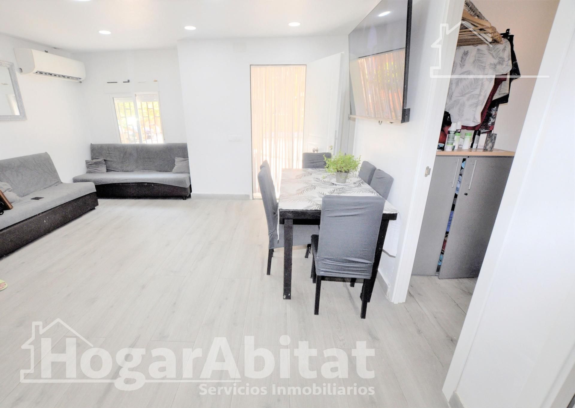 Sala d'estar de Pis en venda en  Valencia Capital amb Aire condicionat