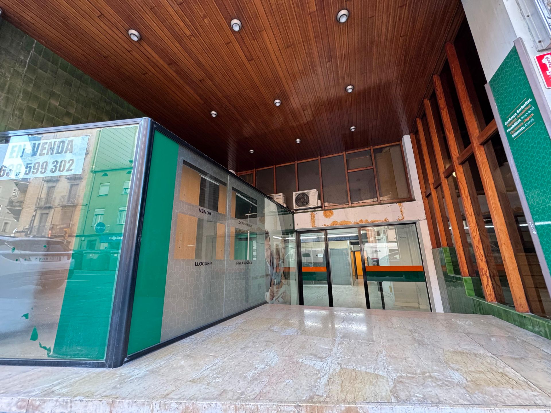 Office for sale in Manresa  with Air Conditioner