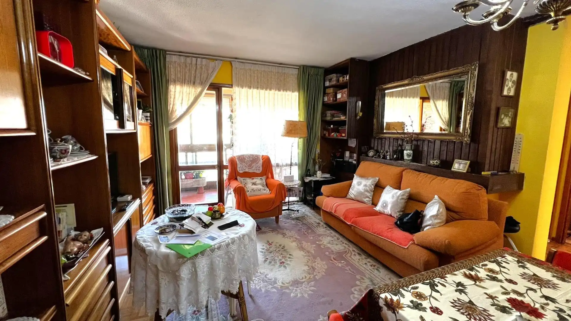 Sala d'estar de Pis en venda en Madrid amb Calefacció, Jardí privat i Parquet