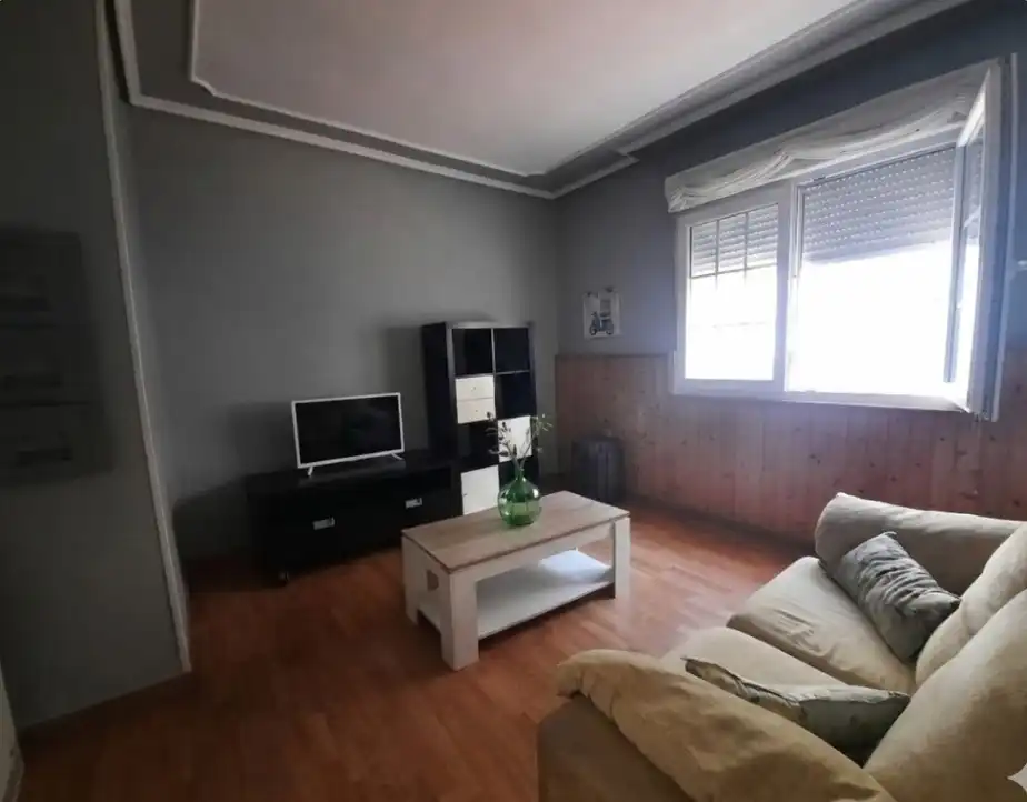 Sala d'estar de Pis en venda en Ponferrada amb Calefacció i Moblat