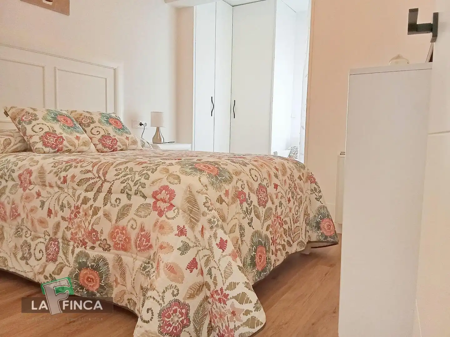 Habitación de Piso en venta en Oviedo  con Calefacción y Terraza