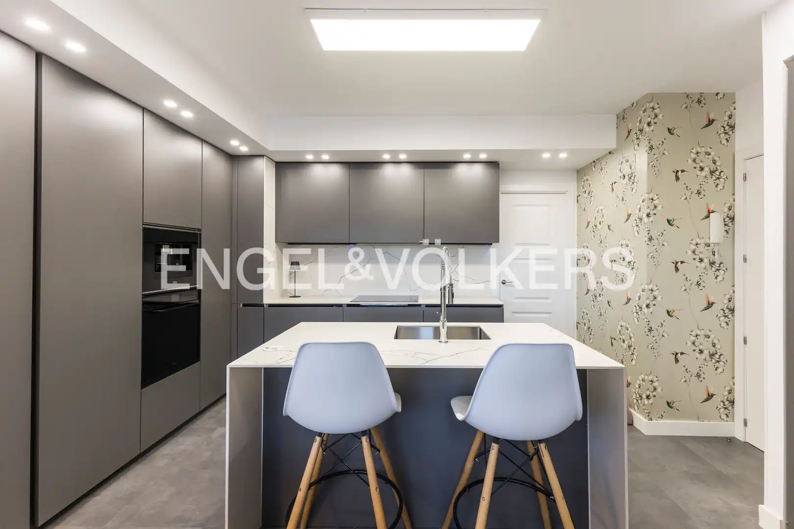 Kitchen of Flat for sale in Madrid  with Air Conditioner, Heating and Parquet flooring