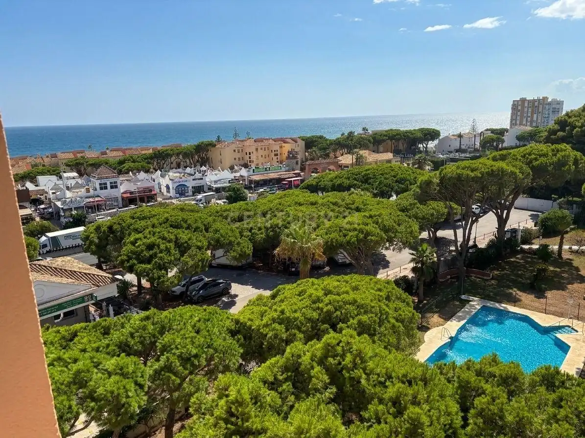 Vista exterior de Apartament en venda en Mijas amb Forn, Alarma i Piscina comunitària