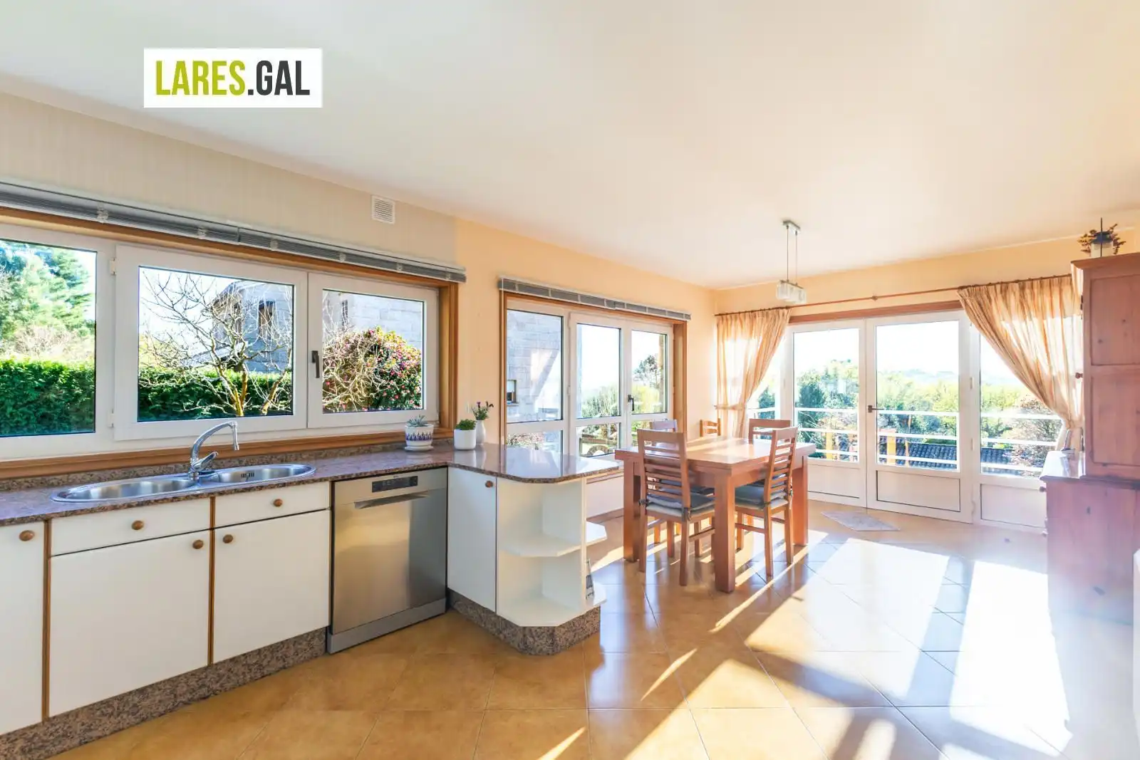 Cocina de Casa o chalet en venta en Cangas  con Calefacción y Trastero