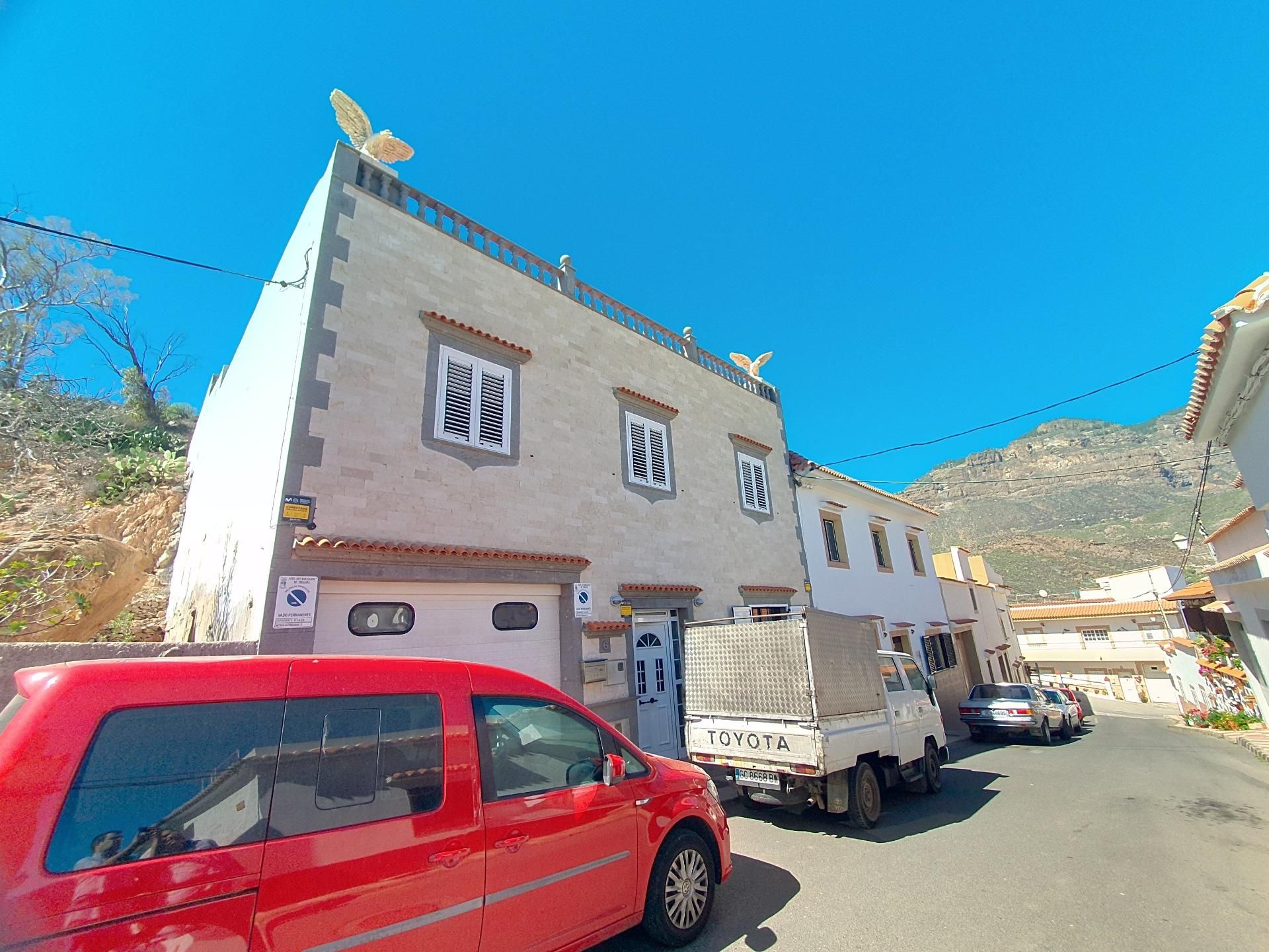 Exterior view of Houses for sale in San Bartolomé de Tirajana  with Private garden, Terrace and Alarm