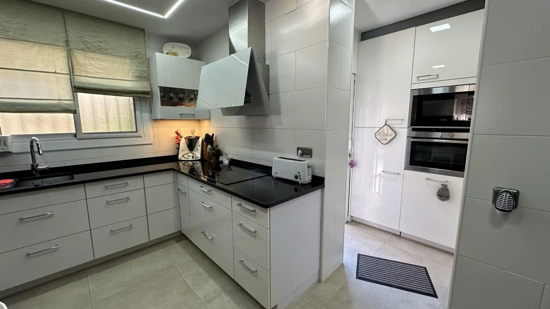 Cocina de Casa adosada en venta en Sant Celoni con Calefacción, Jardín privado y Terraza