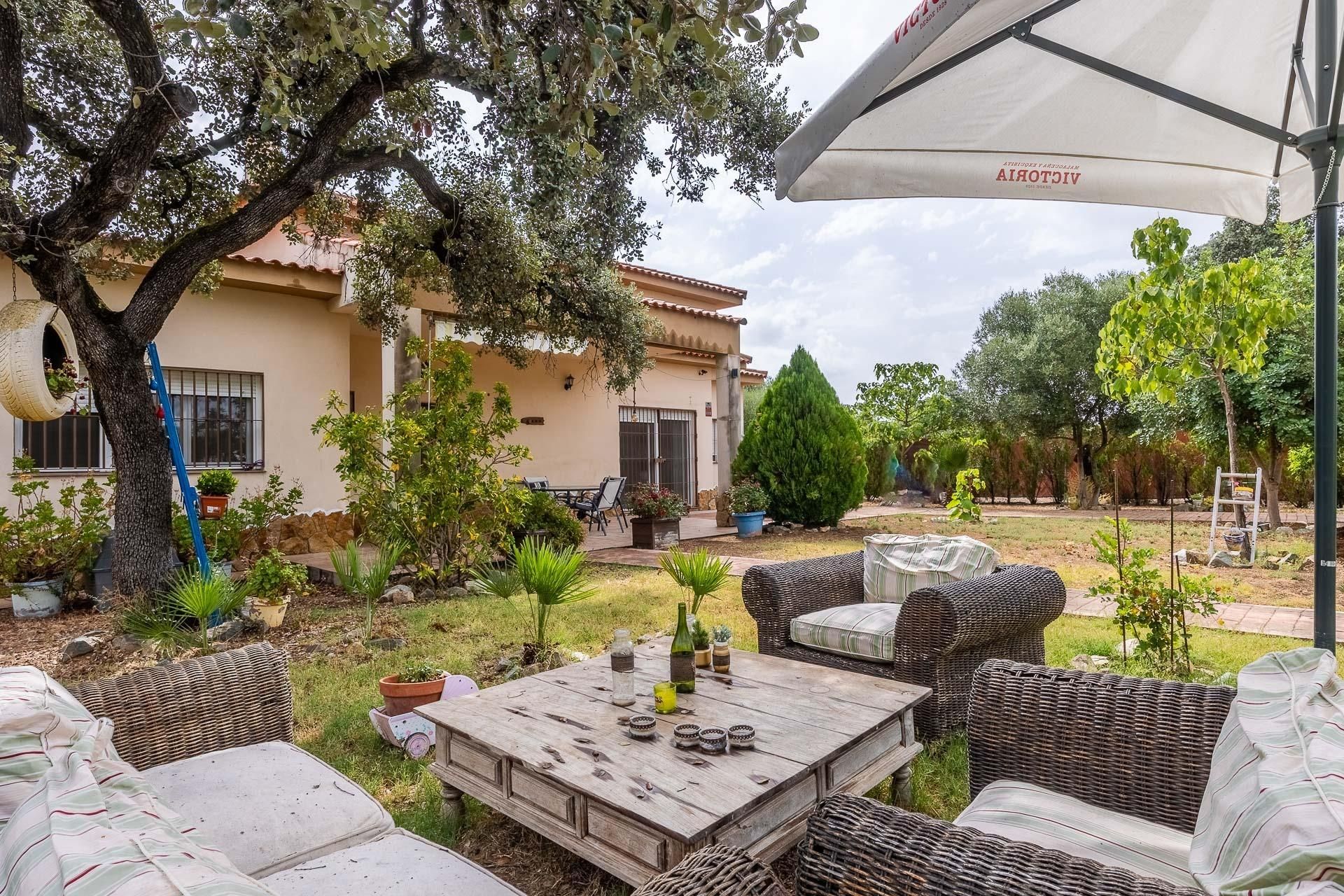 Jardín de Casa o chalet en venta en Sanlúcar la Mayor con Aire acondicionado, Jardín privado y Piscina