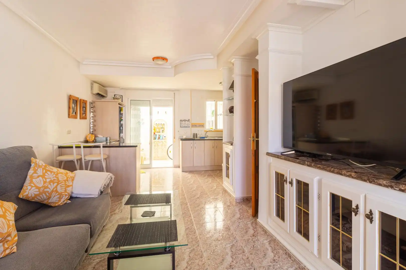 Sala d'estar de Casa o xalet en venda en Orihuela amb Calefacció, Piscina i Piscina comunitària
