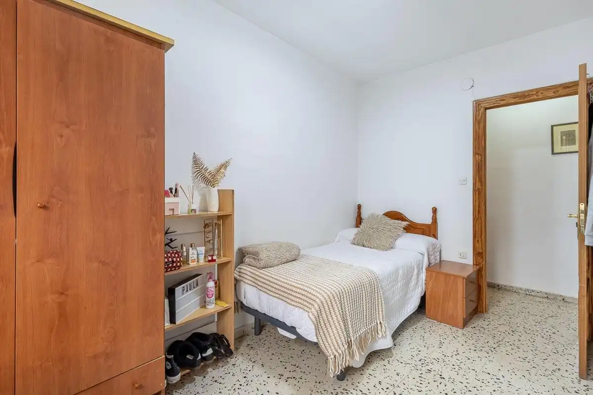 Bedroom of Flat for sale in Granada  with Furnished and Balcony