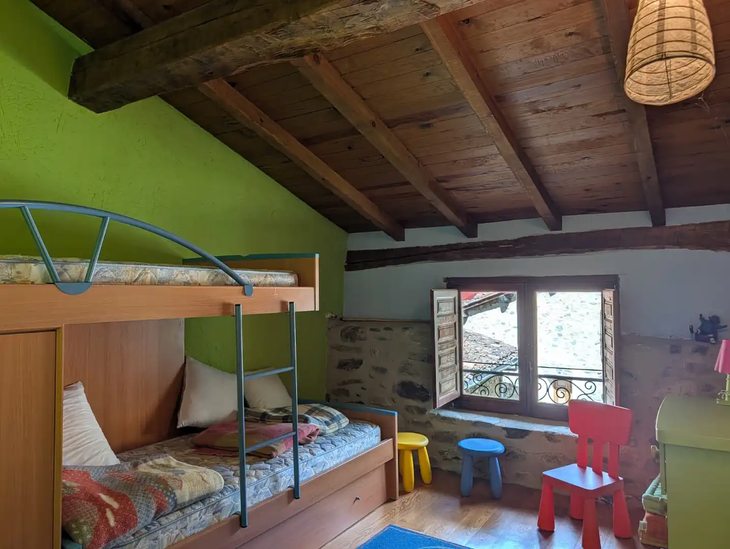 Dormitori de Casa o xalet en venda en Ezcaray amb Calefacció, Jardí privat i Moblat