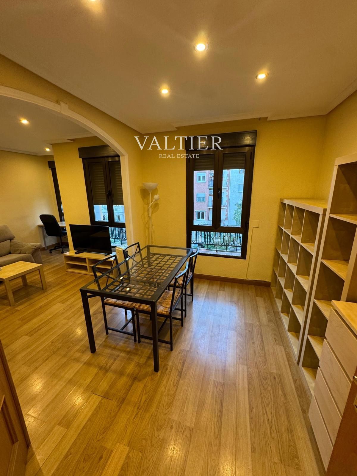 Vista exterior de Pis de lloguer en  Madrid Capital amb Aire condicionat