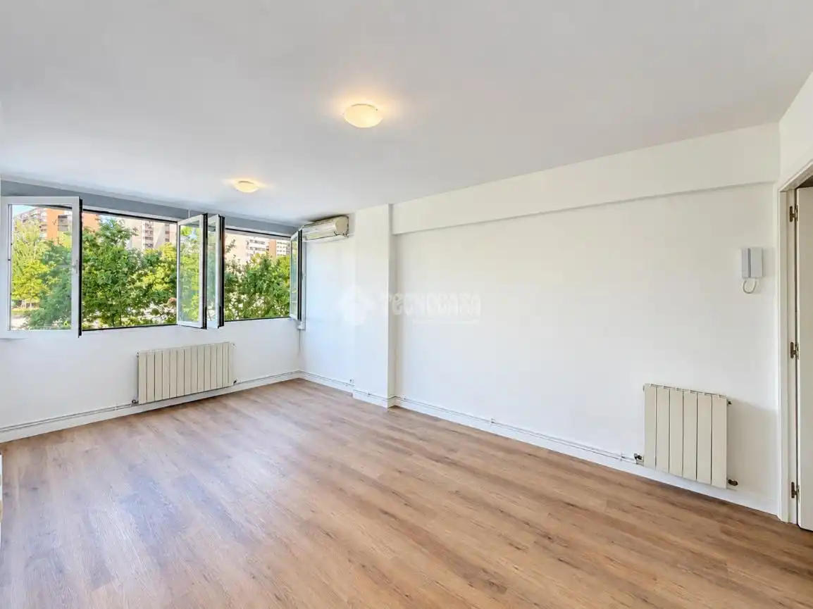 Bedroom of Flat for sale in Fuencarral - El Pardo