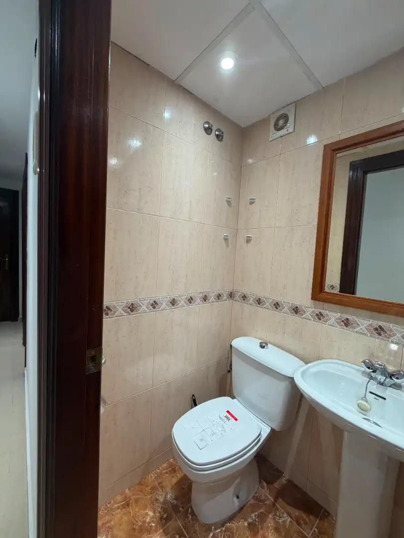Baño de Piso de alquiler en Córdoba con Aire acondicionado, Calefacción y Amueblado
