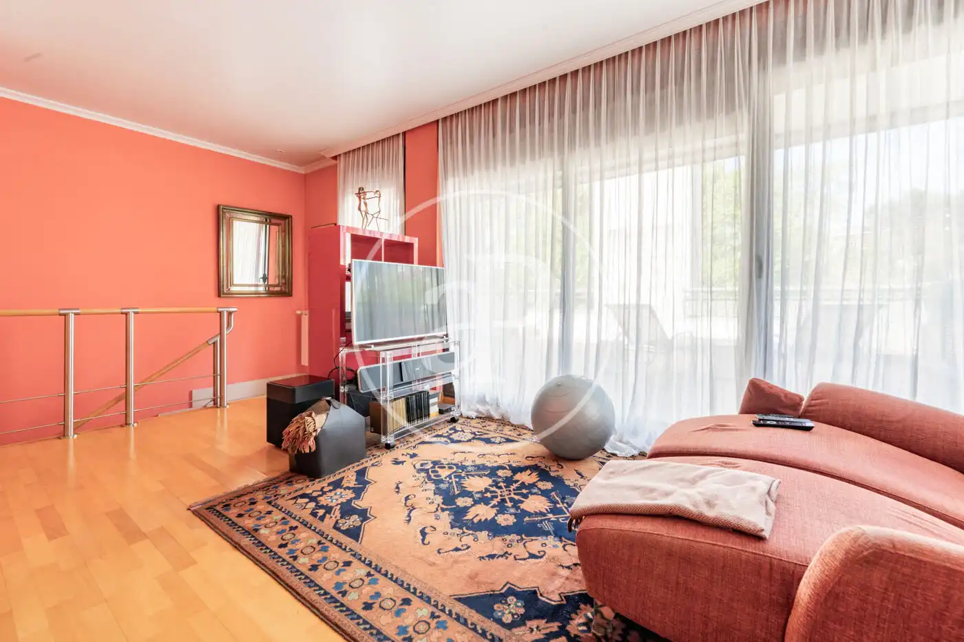 Sala de estar de Casa adosada en venta en Madrid con Aire acondicionado, Calefacción y Jardín privado